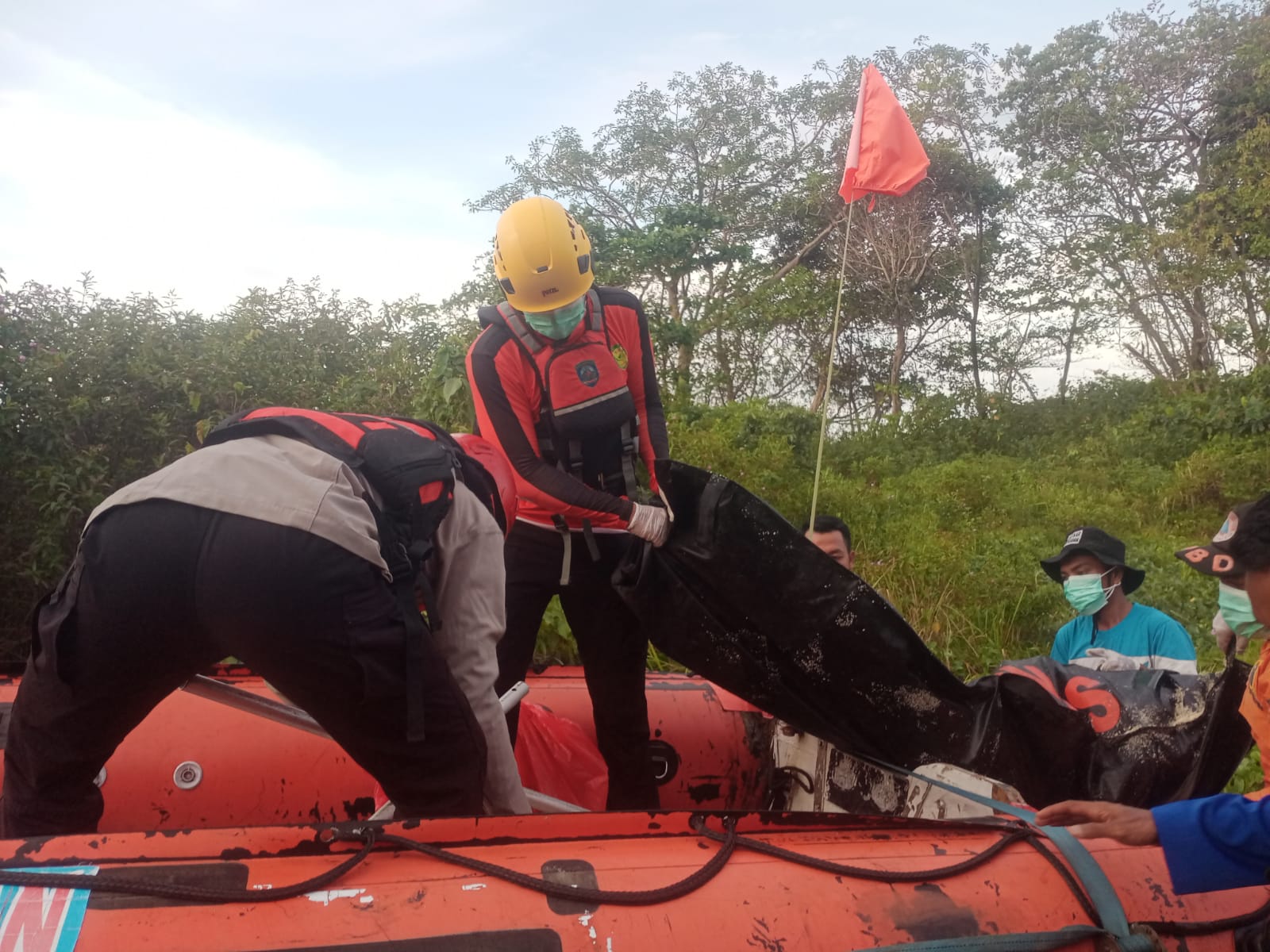 Pencarian Hari Ke-5: Parjiman, Nelayan yang Hilang di Karang Kering Ditemukan Meninggal Dunia di Pantai Punggur