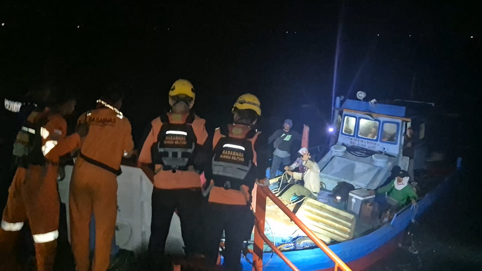 Tim SAR Gabungan Selamatkan Sembilan Nelayan KM Kharisma Di Perairan Rebo