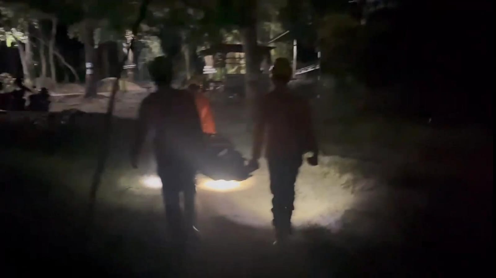 Tim SAR Gabungan Evakuasi Pendaki Sesak Napas di Bukit Kejora.
